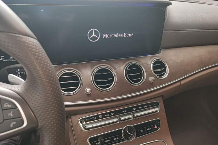 Used Mercedes-Benz E-Class 2019 E 200 L Audio And AC Panel