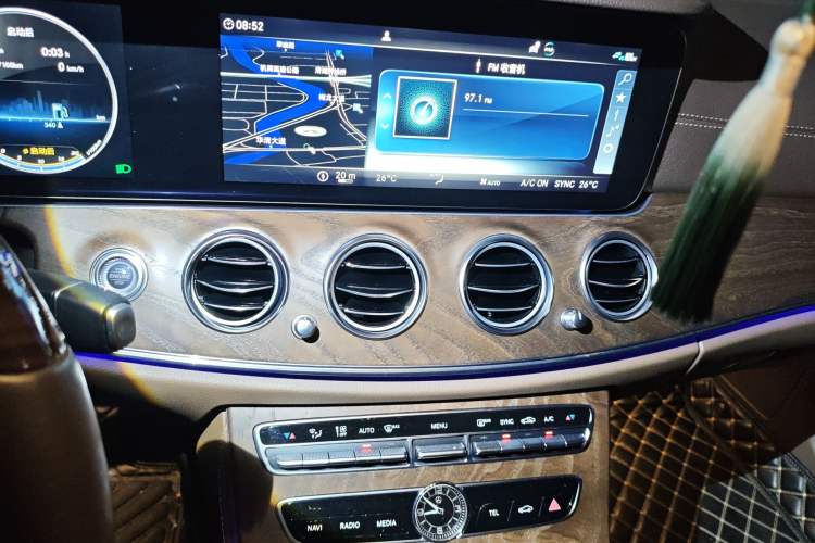 Used Mercedes-Benz E-Class 2019 Restyled E 300 L Luxury Edition Audio And AC Panel