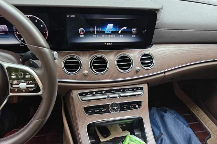 Used Mercedes-Benz E-Class 2019 Restyled E 300 L Luxury Edition Audio And AC Panel