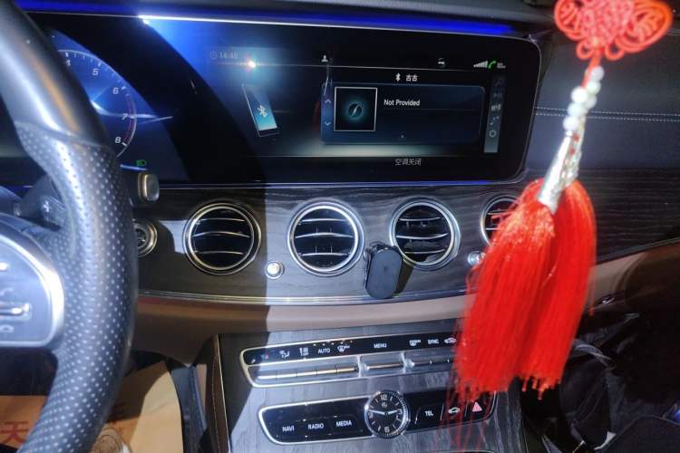 Used Mercedes-Benz E-Class 2019 Restyled E 300 L Sport Luxury Edition Audio And AC Panel