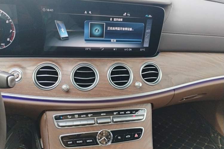 Used Mercedes-Benz E-Class 2019 Restyled E 300 L Luxury Edition Audio And AC Panel