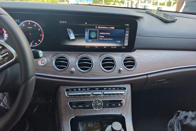 Used Mercedes-Benz E-Class 2019 Restyled E 300 L Luxury Edition Audio And AC Panel