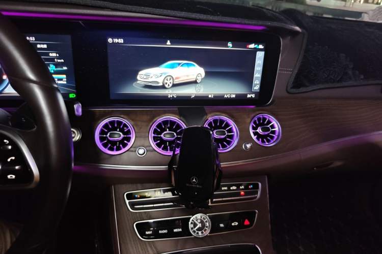 Used Mercedes-Benz E-Class 2019 E 200 L Audio And AC Panel