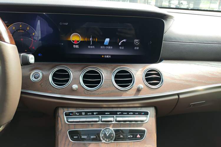 Used Mercedes-Benz E-Class 2019 Restyled E 300 L Luxury Edition Audio And AC Panel