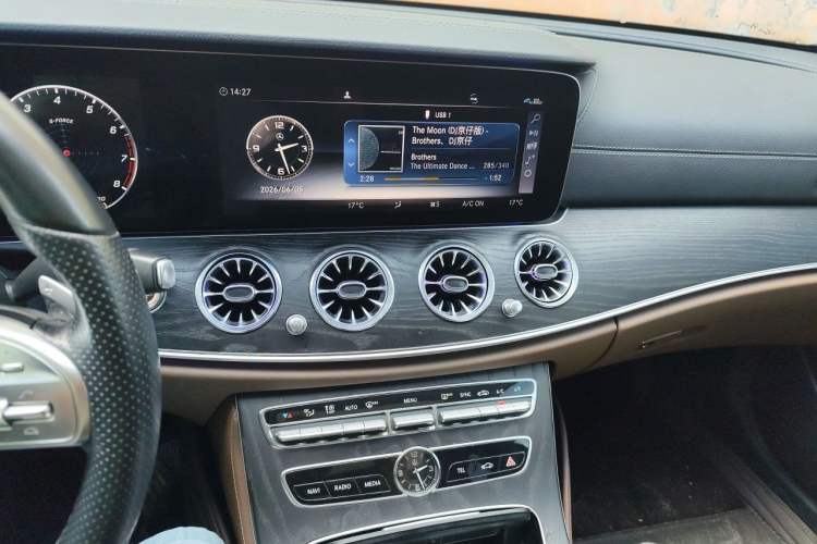 Used Mercedes-Benz E-Class 2019 Restyled E 300 L Sporty and Stylish Edition Audio And AC Panel