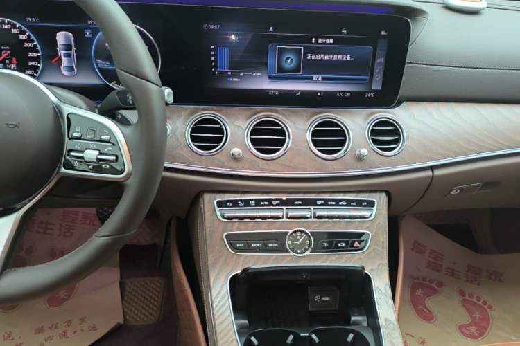 Used Mercedes-Benz E-Class 2019 Restyled E 300 L Luxury Edition Audio And AC Panel