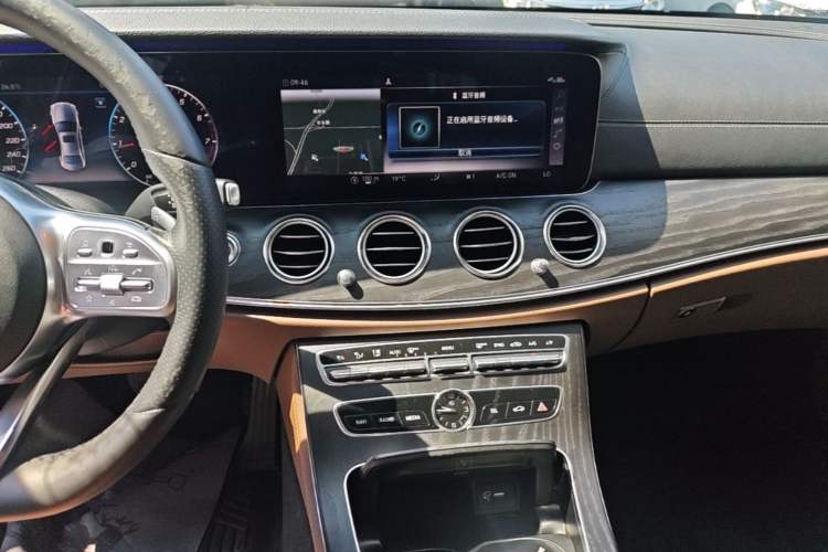 Used Mercedes-Benz E-Class 2019 Restyled E 300 L Sport Luxury Edition Audio And AC Panel