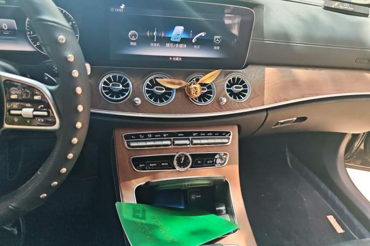 Used Mercedes-Benz E-Class 2019 E 260 L Audio And AC Panel