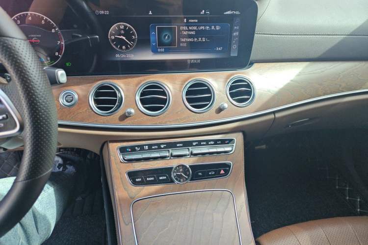 Used Mercedes-Benz E-Class 2019 E 260 L 4MATIC Audio And AC Panel