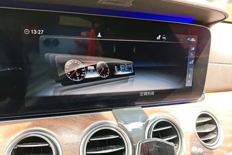 Used Mercedes-Benz E-Class 2019 Restyled E 300 L Luxury Edition Audio And AC Panel
