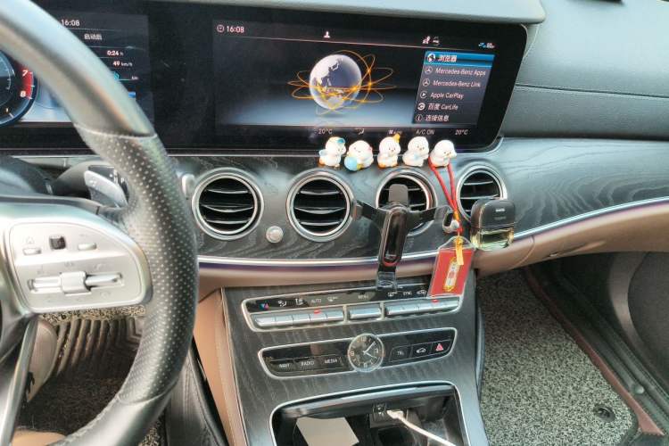 Used Mercedes-Benz E-Class 2019 E 300 L Sport Luxury Edition Audio And AC Panel