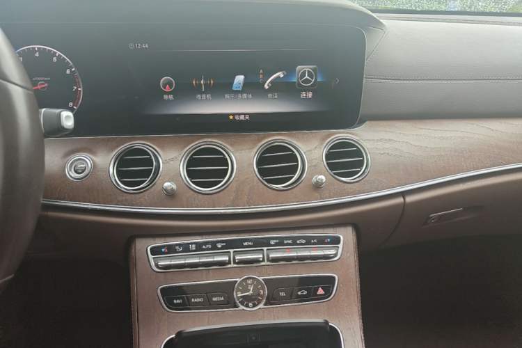 Used Mercedes-Benz E-Class 2019 Facelifted E 300 L Stylish Version Audio And AC Panel