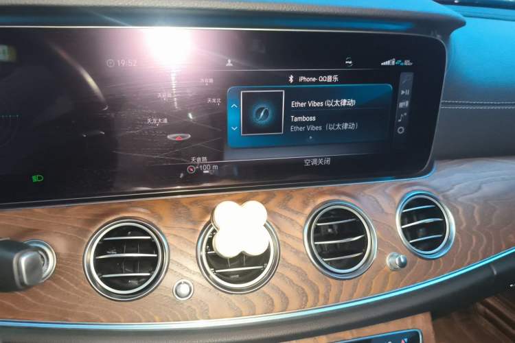 Used Mercedes-Benz E-Class 2019 Restyled E 300 L Luxury Edition Audio And AC Panel