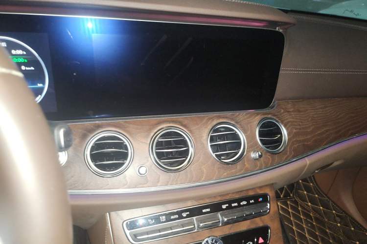 Used Mercedes-Benz E-Class 2019 E 260 L Audio And AC Panel