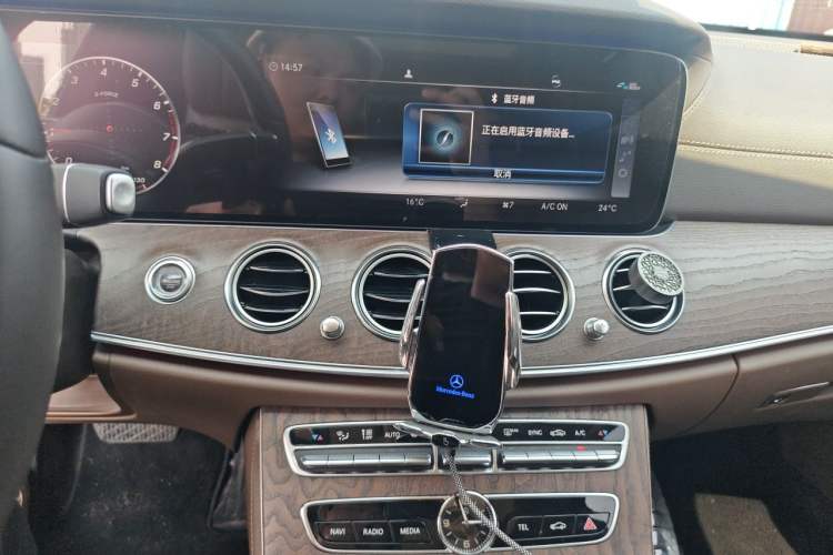 Used Mercedes-Benz E-Class 2019 Restyled E 300 L Luxury Edition Audio And AC Panel
