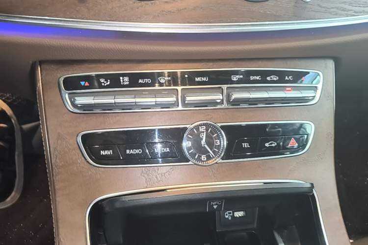Used Mercedes-Benz E-Class 2019 E 200 L Audio And AC Panel