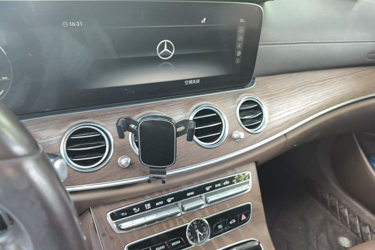 Used Mercedes-Benz E-Class 2019 E 260 L Audio And AC Panel