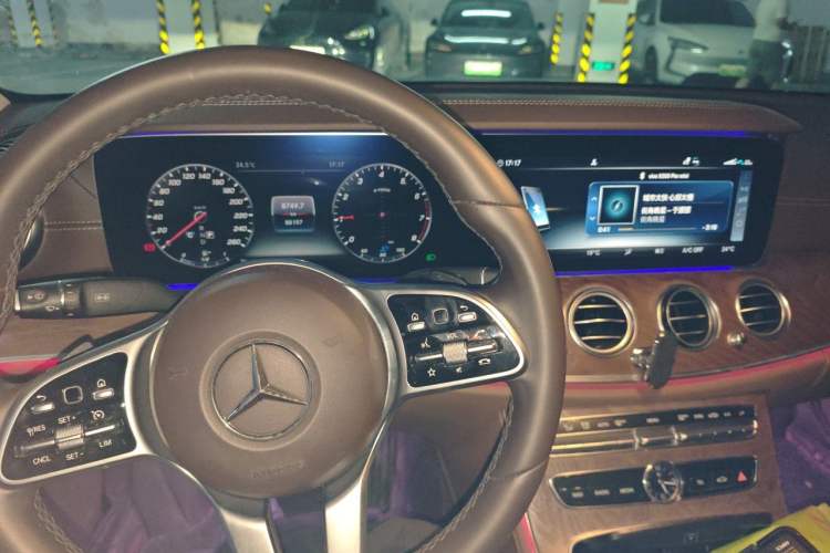 Used Mercedes-Benz E-Class 2019 Restyled E 300 L Luxury Edition Audio And AC Panel