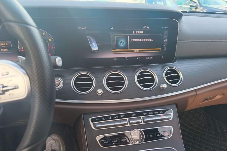 Used Mercedes-Benz E-Class 2019 Restyled E 300 L Sport Luxury Edition Audio And AC Panel