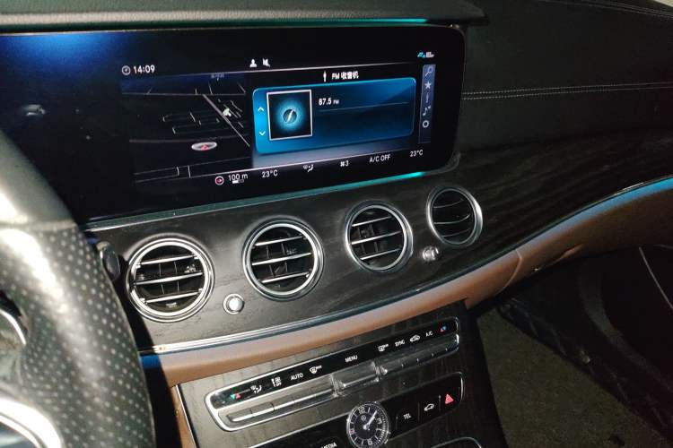 Used Mercedes-Benz E-Class 2019 Restyled E 300 L Sport Luxury Edition Audio And AC Panel