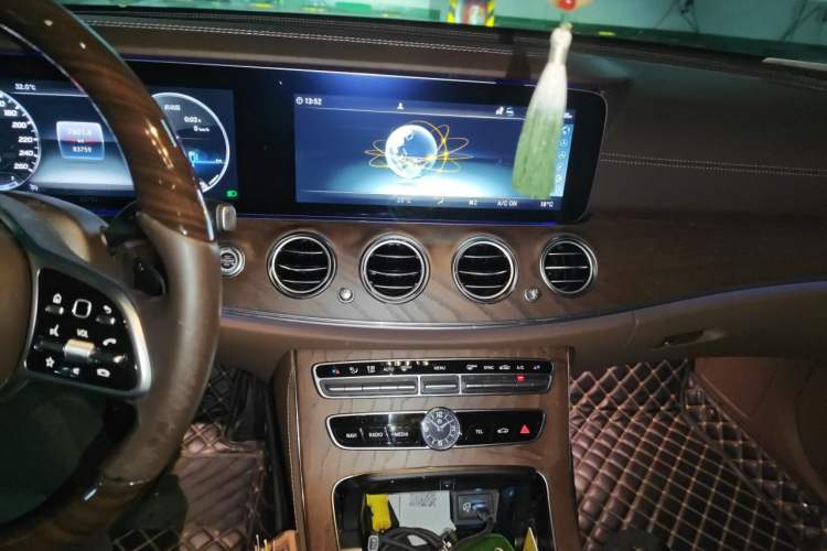 Used Mercedes-Benz E-Class 2019 Restyled E 300 L Luxury Edition Audio And AC Panel