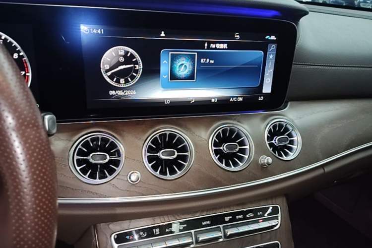 Used Mercedes-Benz E-Class 2019 E 200 L Audio And AC Panel