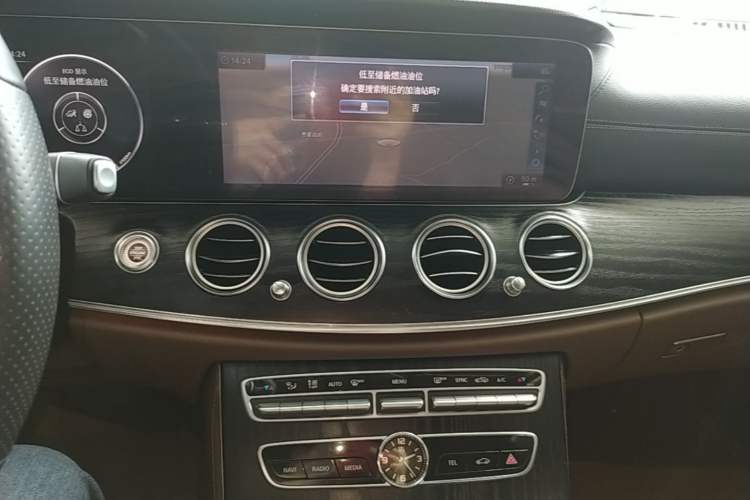 Used Mercedes-Benz E-Class 2019 E 260 L Sport 4MATIC Audio And AC Panel