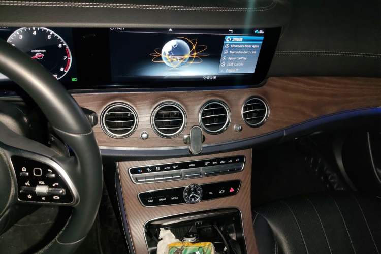 Used Mercedes-Benz E-Class 2019 Restyled E 300 L Luxury Edition Audio And AC Panel