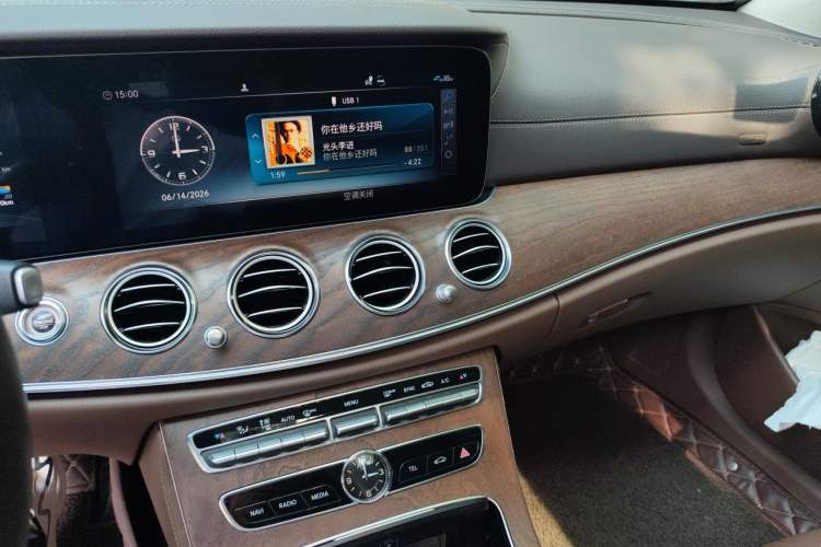 Used Mercedes-Benz E-Class 2019 E 260 L Audio And AC Panel