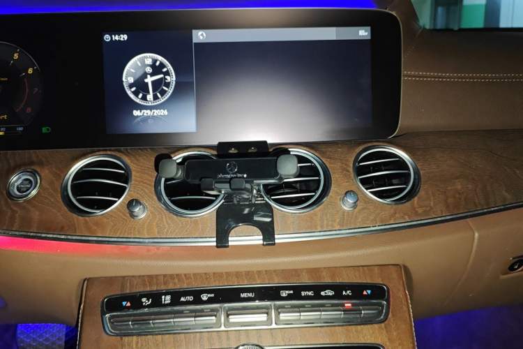 Used Mercedes-Benz E-Class 2019 E 200 L Audio And AC Panel
