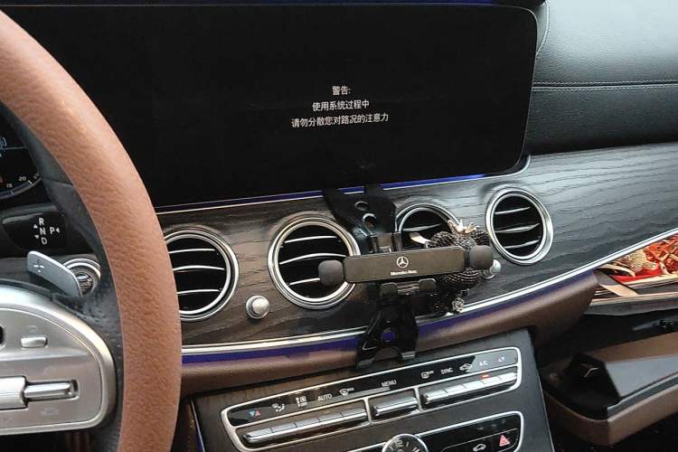 Used Mercedes-Benz E-Class 2019 E 260 L Sport 4MATIC Audio And AC Panel