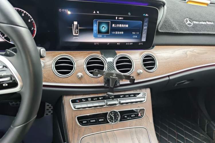 Used Mercedes-Benz E-Class 2019 E 260 L 4MATIC Audio And AC Panel