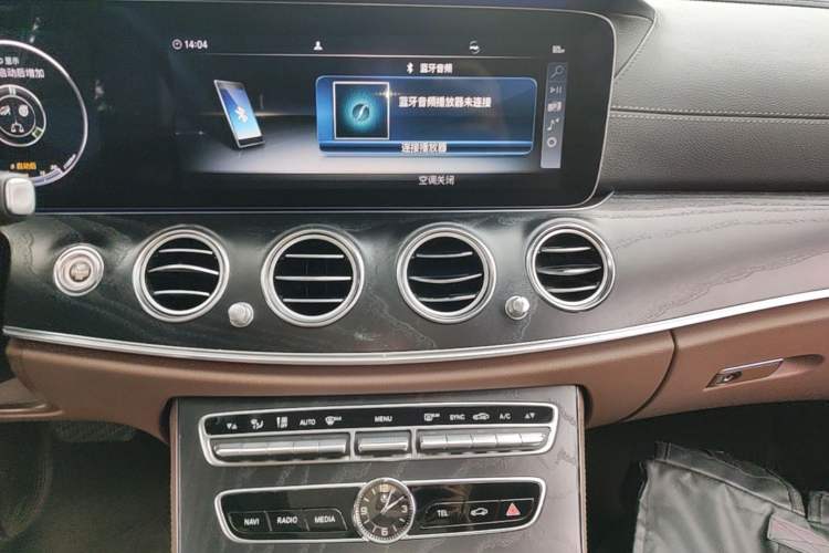 Used Mercedes-Benz E-Class 2019 Restyled E 300 L Sport Luxury Edition Audio And AC Panel