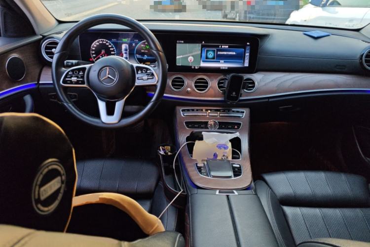 Used Mercedes-Benz E-Class 2019 E 260 L 4MATIC Center Console