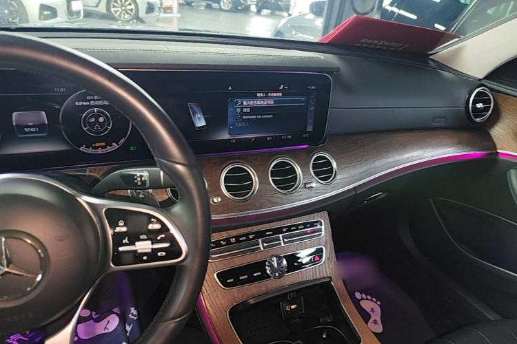 Used Mercedes-Benz E-Class 2019 E 200 L Center Console