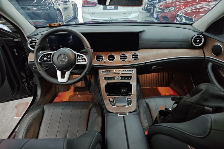 Used Mercedes-Benz E-Class 2019 Facelifted E 300 L Stylish Version Center Console