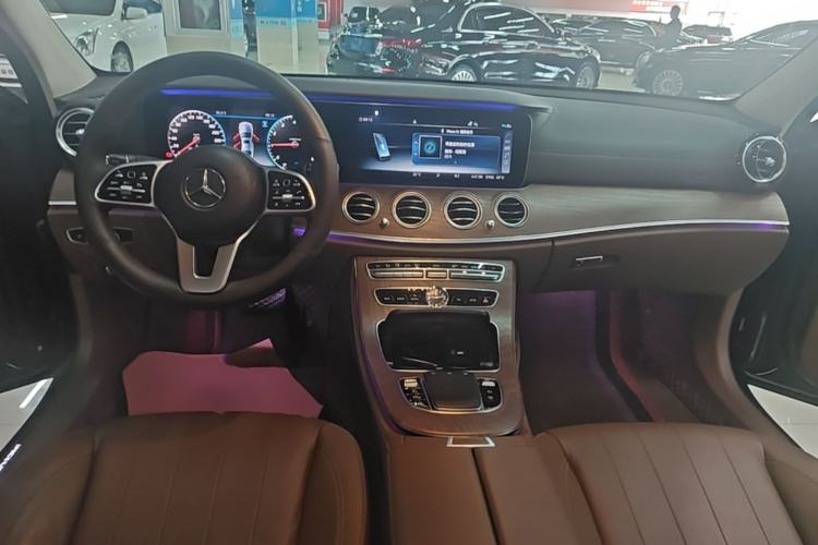 Used Mercedes-Benz E-Class 2019 Restyled E 300 L Luxury Edition Center Console