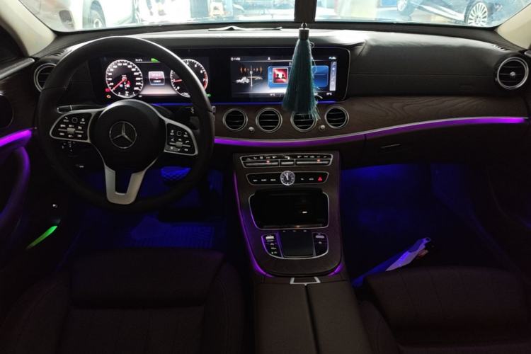Used Mercedes-Benz E-Class 2019 E 260 L Center Console