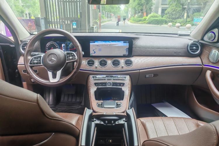 Used Mercedes-Benz E-Class 2019 Facelifted E 300 L Stylish Version Center Console