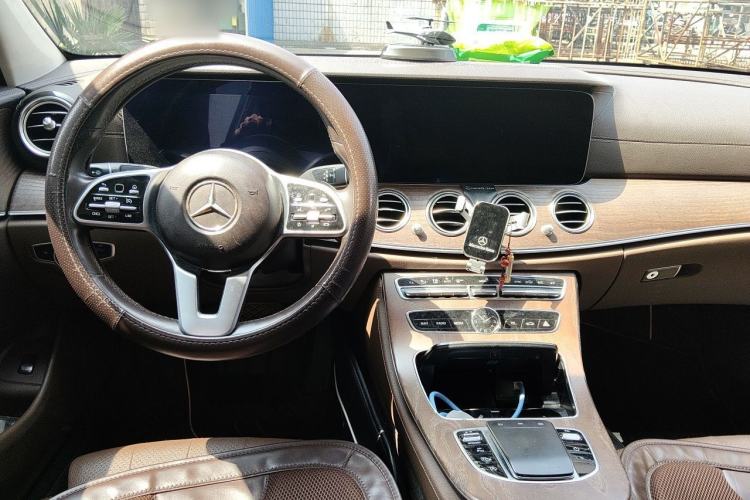 Used Mercedes-Benz E-Class 2019 E 260 L Center Console