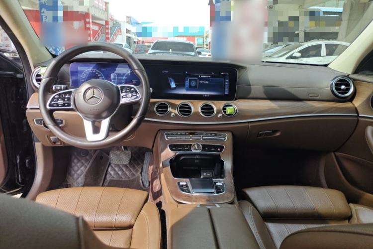 Used Mercedes-Benz E-Class 2019 E 200 L Center Console