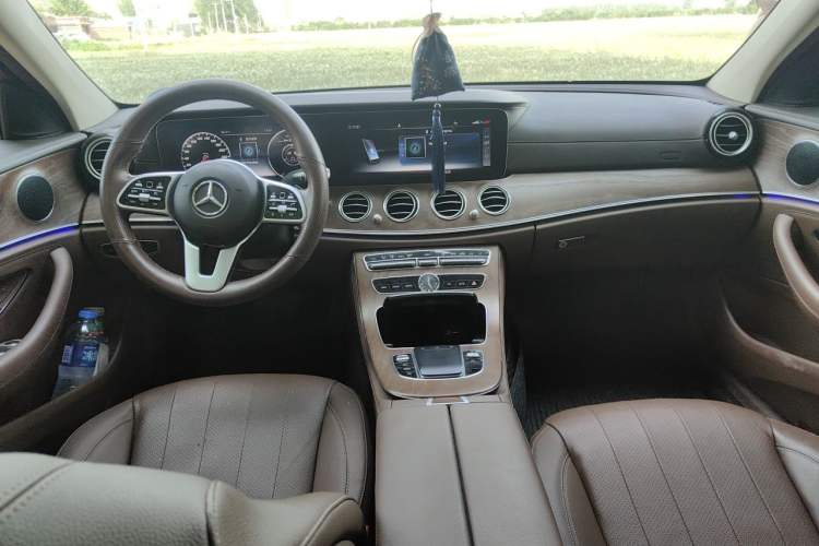 Used Mercedes-Benz E-Class 2019 Facelifted E 300 L Stylish Version Center Console