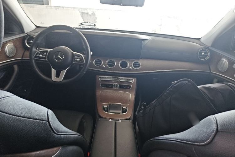 Used Mercedes-Benz E-Class 2019 Restyled E 300 L Luxury Edition Center Console
