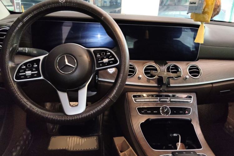 Used Mercedes-Benz E-Class 2019 Facelifted E 300 L Stylish Version Center Console