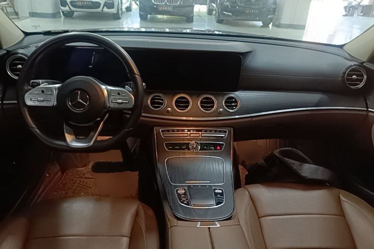 Used Mercedes-Benz E-Class 2019 Restyled E 300 L Sporty and Stylish Edition Center Console