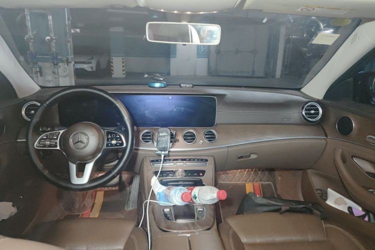 Used Mercedes-Benz E-Class 2019 E 200 L Center Console