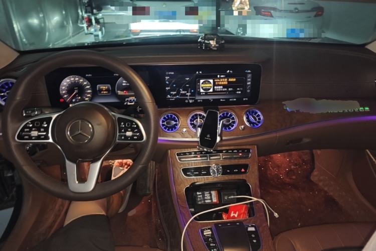 Used Mercedes-Benz E-Class 2019 Facelifted E 300 L Stylish Version Center Console