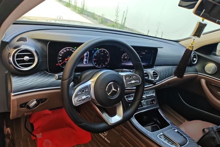 Used Mercedes-Benz E-Class 2019 Restyled E 300 L Sport Luxury Edition Center Console