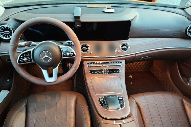 Used Mercedes-Benz E-Class 2019 Restyled E 300 L Luxury Edition Center Console