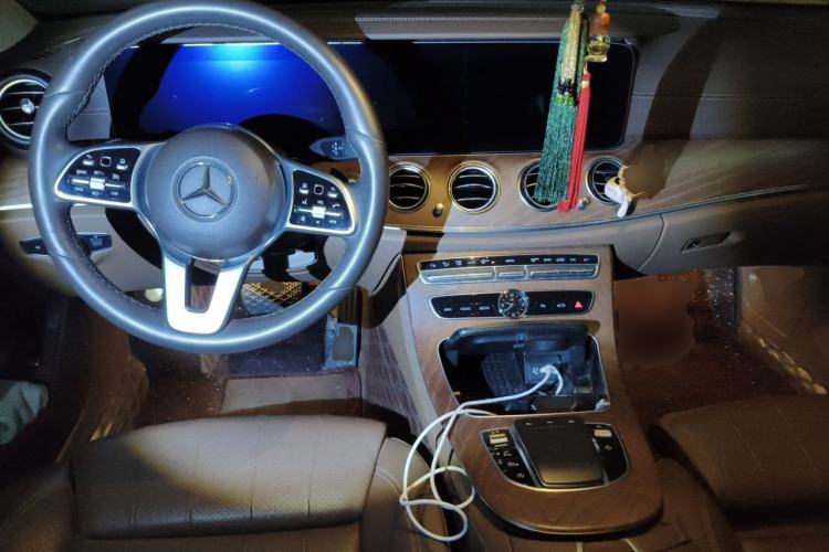 Used Mercedes-Benz E-Class 2019 E 260 L Center Console